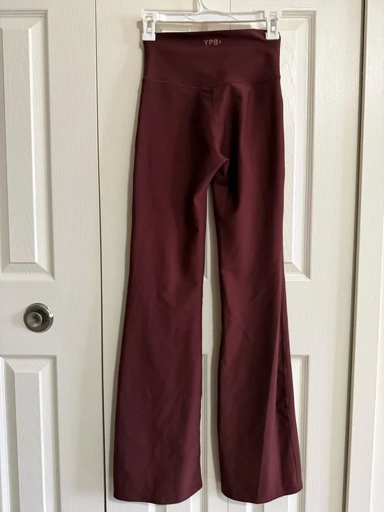 Abercrombie & Fitch High-Waist Flare Leggings in Burgundy - Picture 2 of 3